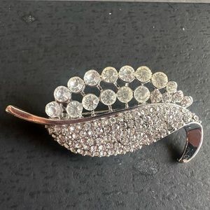 Vintage Sparkly Rhinestone Leaf Brooch